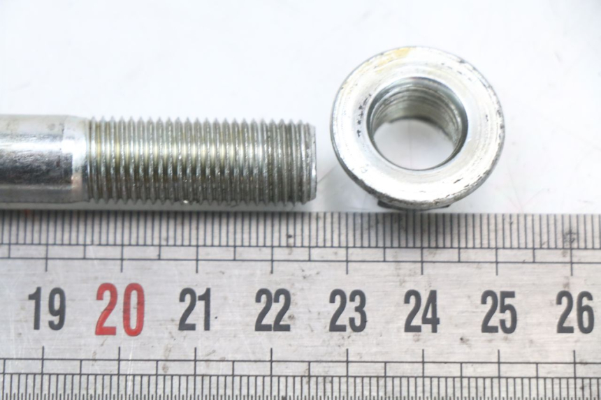 photo de FRONT WHEEL AXLE JM MOTORS SANTANA 50 (2014 - 2023) - Zoom on usage condition