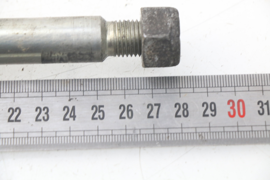 photo de FRONT WHEEL AXLE PEUGEOT SATELIS 500 (2007 - 2013) - Fixing points details