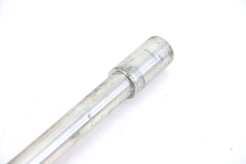 photo de FRONT WHEEL AXLE PEUGEOT SATELIS 125 (2006 - 2009) - Markings and original references