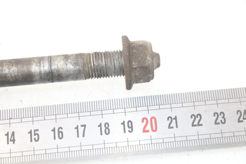 photo de FRONT WHEEL AXLE PEUGEOT SC 50 (1988 - 1992) - Zoom on usage condition