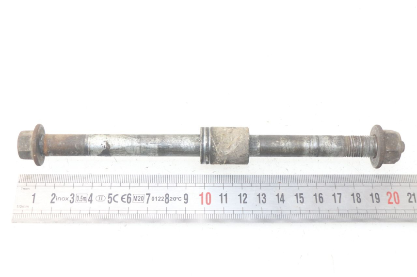photo de FRONT WHEEL AXLE PEUGEOT SC 50 (1988 - 1992) - Alternative perspective