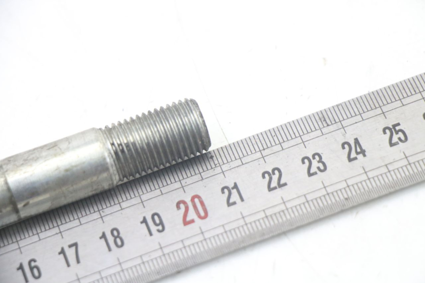 photo de FRONT WHEEL AXLE APRILIA SCARABEO GT TOURING 125 (1999 - 2005) - Alternative perspective