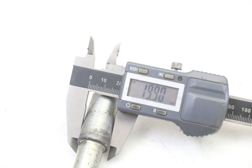 photo de FRONT WHEEL AXLE APRILIA SCARABEO GT TOURING 125 (1999 - 2005) - Technical close-up