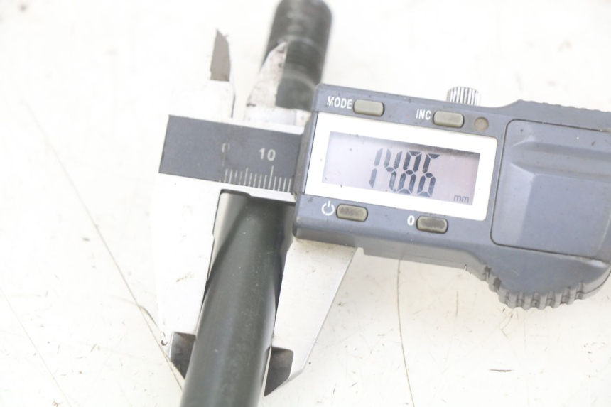 photo de FRONT WHEEL AXLE APRILIA SCARABEO LIGHT 125 (2007 - 2011) - Component detail