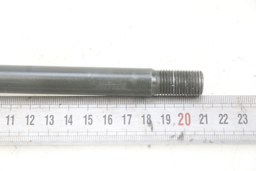 photo de FRONT WHEEL AXLE APRILIA SCARABEO LIGHT 125 (2007 - 2011) - Zoom on usage condition