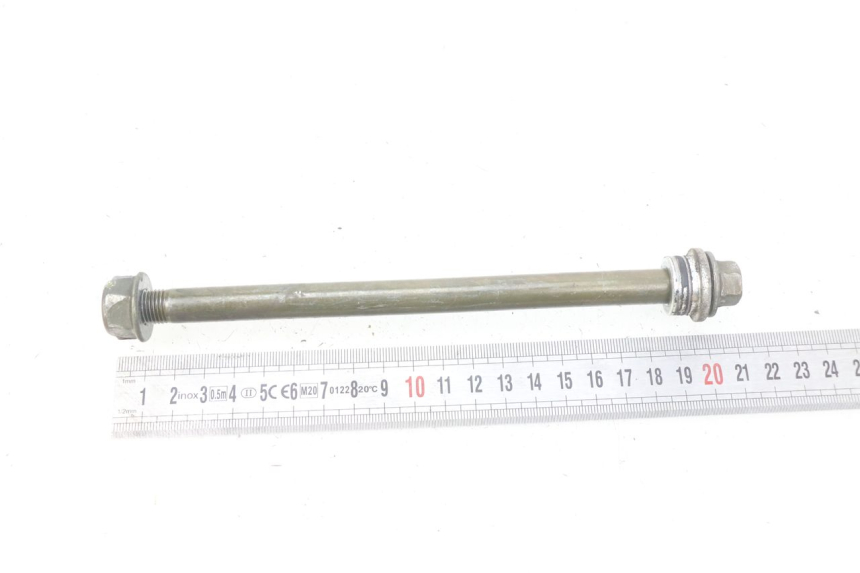 photo de FRONT WHEEL AXLE KYMCO SENTO 50 (2008 - 2013) - Zoom on usage condition