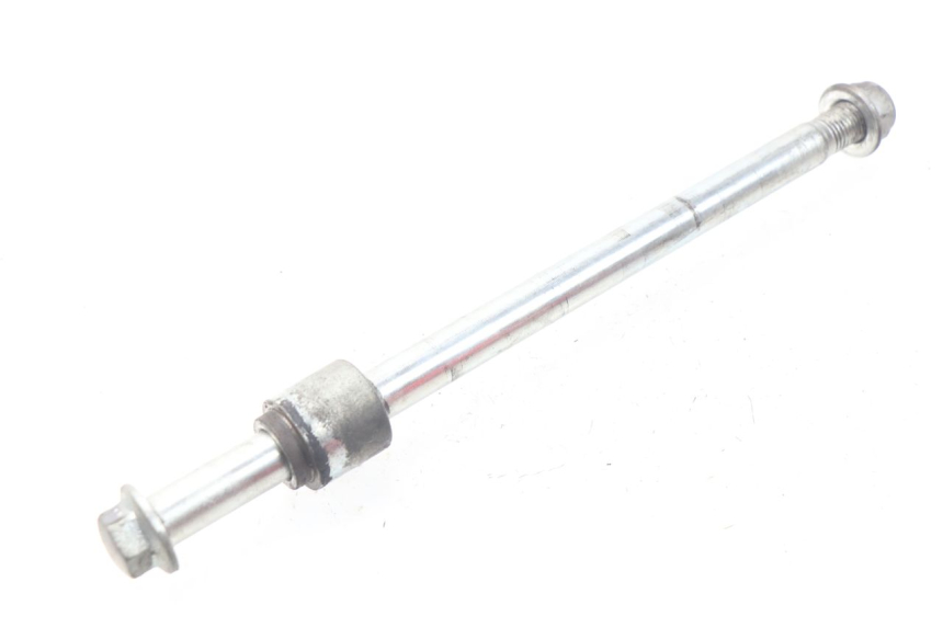 photo de FRONT WHEEL AXLE MASH SEVENTY FIVE 125 (2013 - 2021) - Technical close-up