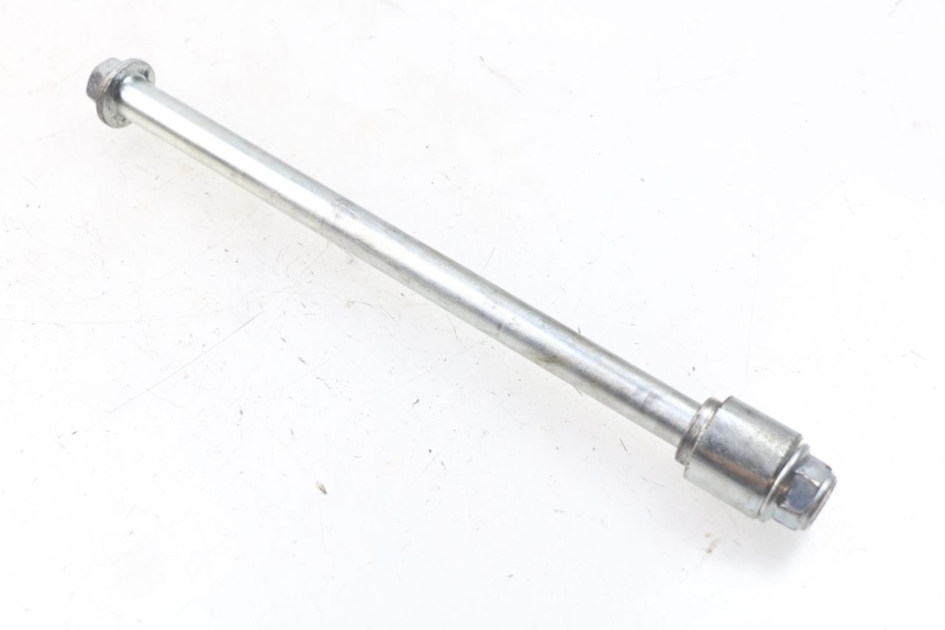 photo de FRONT WHEEL AXLE MASH SEVENTY FIVE 125 (2013 - 2021) - Main view