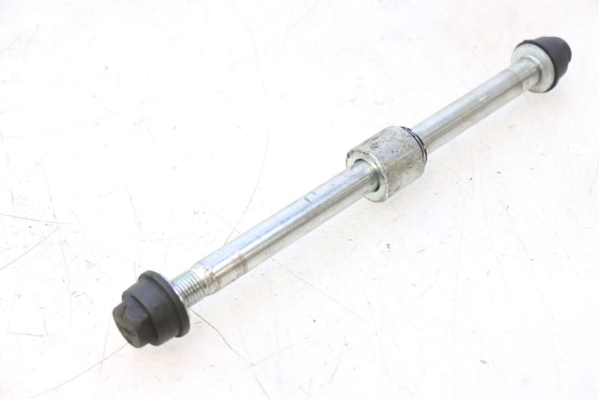 photo de FRONT WHEEL AXLE MASH SEVENTY FIVE 125 (2013 - 2021) - Technical close-up