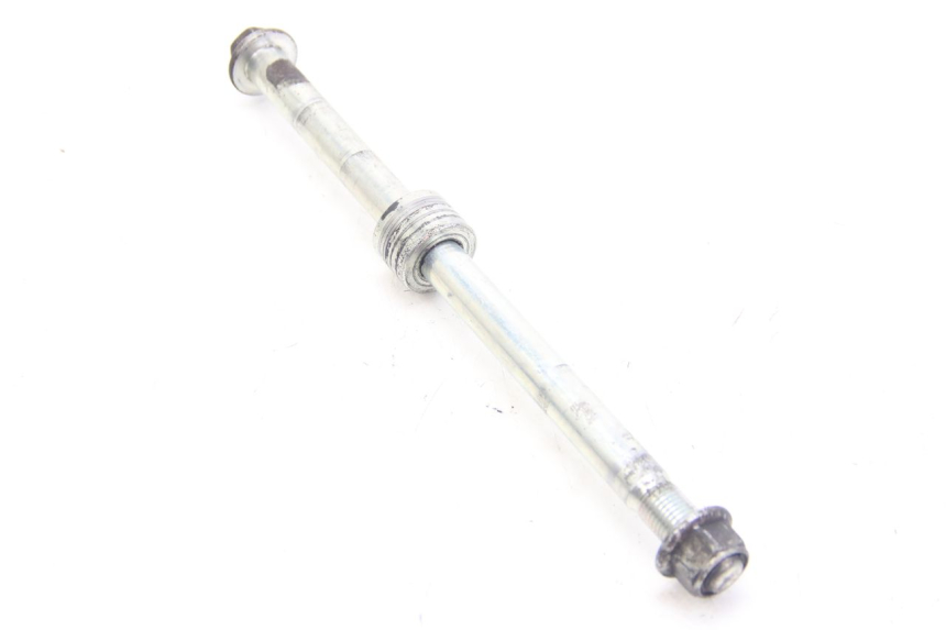 photo de FRONT WHEEL AXLE SUZUKI SIXTEEN 125 (2008 - 2010) - Main view