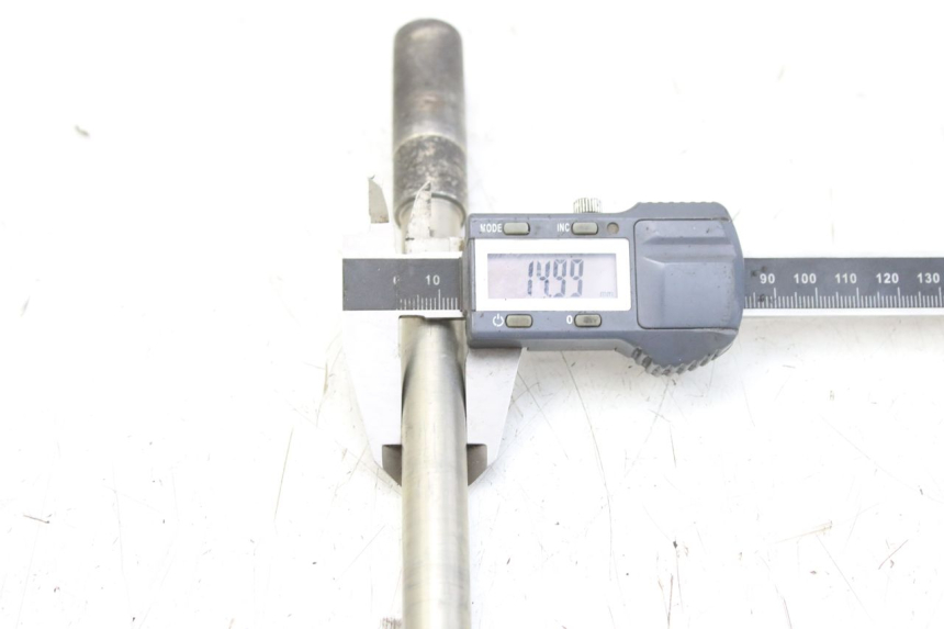 photo de FRONT WHEEL AXLE MBK SKYCRUISER 125 (2010 - 2013) - Component detail