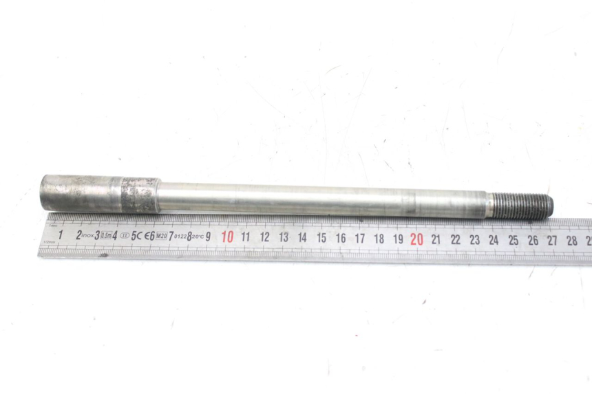 photo de FRONT WHEEL AXLE MBK SKYCRUISER 125 (2010 - 2013) - Technical close-up