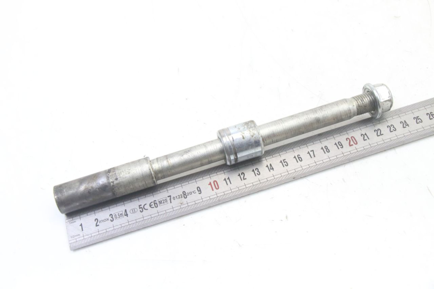 photo de FRONT WHEEL AXLE SMALL MX THUNDER 250 - Zoom on usage condition