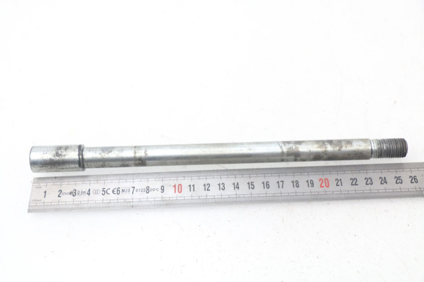 photo de FRONT WHEEL AXLE PEUGEOT SPEEDFIGHT 3 AIR 50 (2009 - 2015) - Alternative perspective