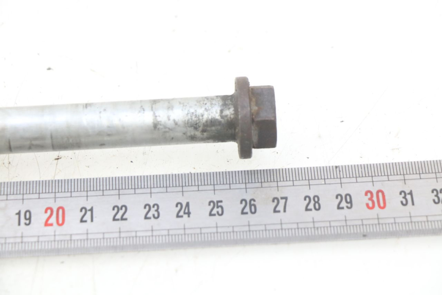 photo de FRONT WHEEL AXLE PEUGEOT SPEEDFIGHT 3 AIR 50 (2009 - 2015) - Zoom on usage condition