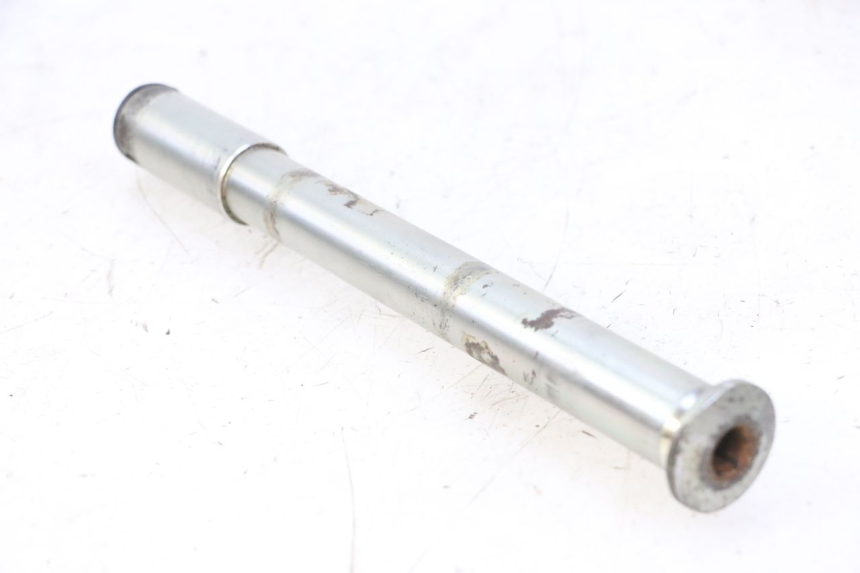 photo de FRONT WHEEL AXLE TRIUMPH SPRINT 900 (1995 - 1998) - Fixing points details