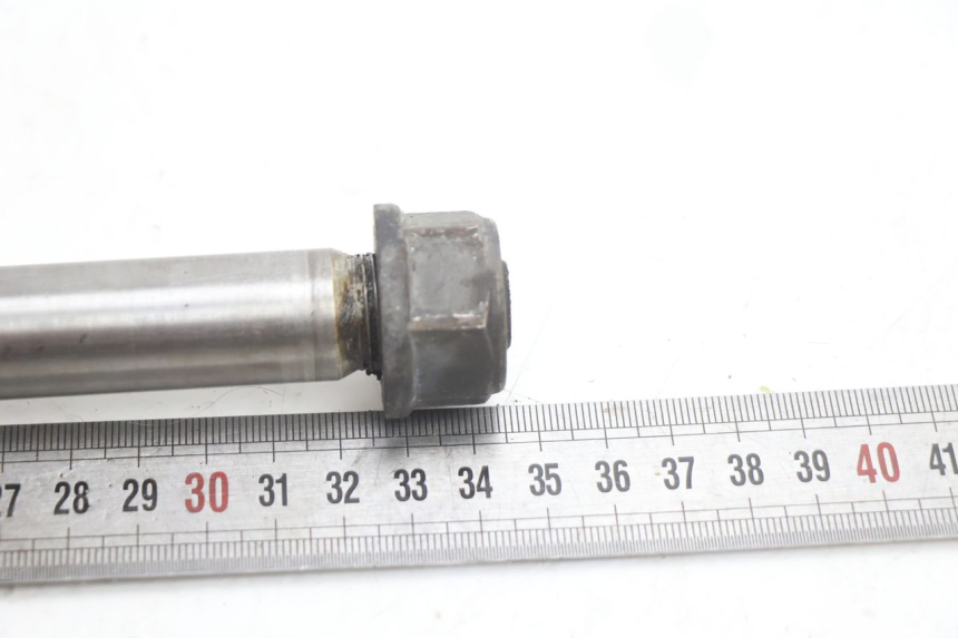 photo de FRONT WHEEL AXLE HONDA ST PAN EUROPEAN 1100 (1990 - 2002) - Alternative perspective