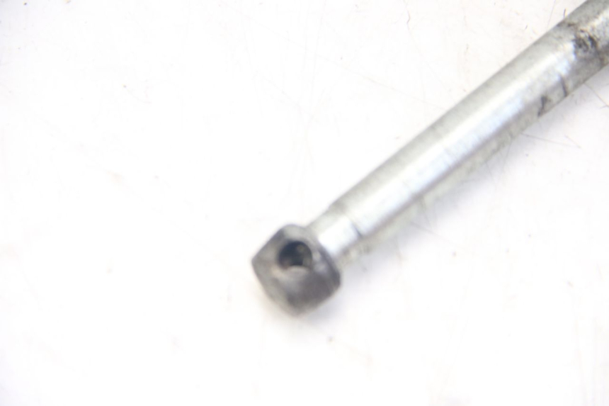 photo de FRONT WHEEL AXLE JAWA STELLA BABETTA 134 50 - Zoom on usage condition