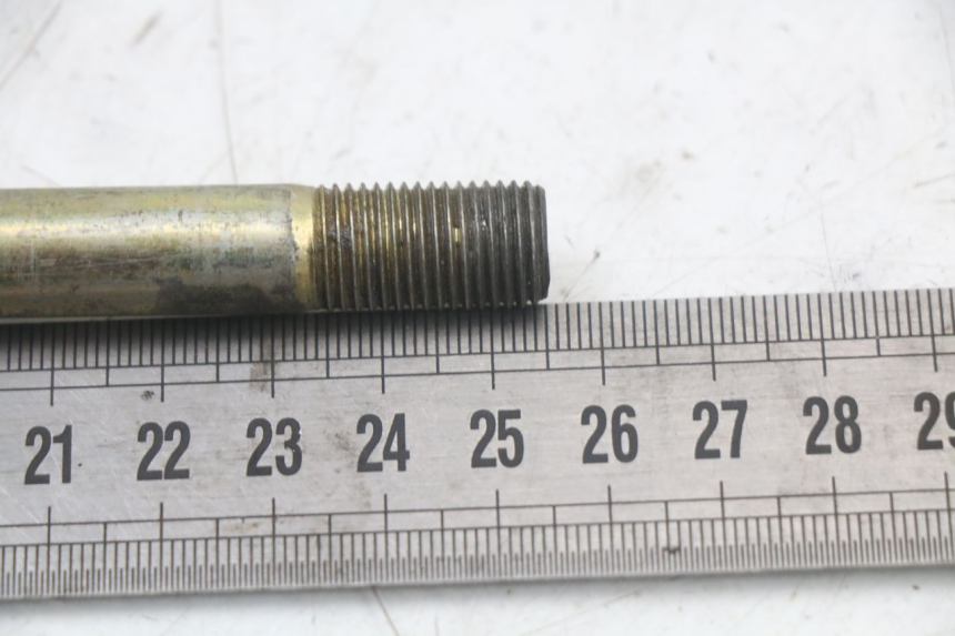 photo de FRONT WHEEL AXLE KYMCO SUPER 8 125 (2008 - 2015) - Zoom on usage condition