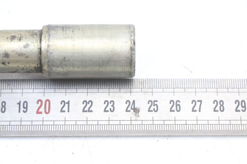 photo de FRONT WHEEL AXLE CAGIVA SUPER CITY 125 (1992 - 1997) - Alternative perspective