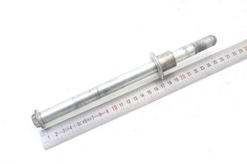 photo de FRONT WHEEL AXLE SUZUKI GSF S BANDIT 600 (2000 - 2004) - Component detail