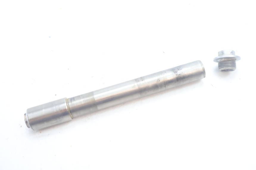 photo de FRONT WHEEL AXLE KTM SX 85 (2018 - 2024) - Zoom on usage condition