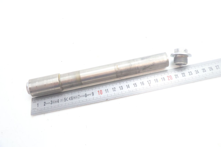 photo de FRONT WHEEL AXLE KTM SX 85 (2018 - 2024) - Technical close-up