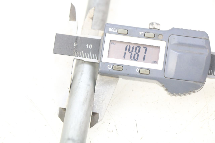 photo de FRONT WHEEL AXLE APRILIA SXR 50 (2021 - 2023) - Component detail