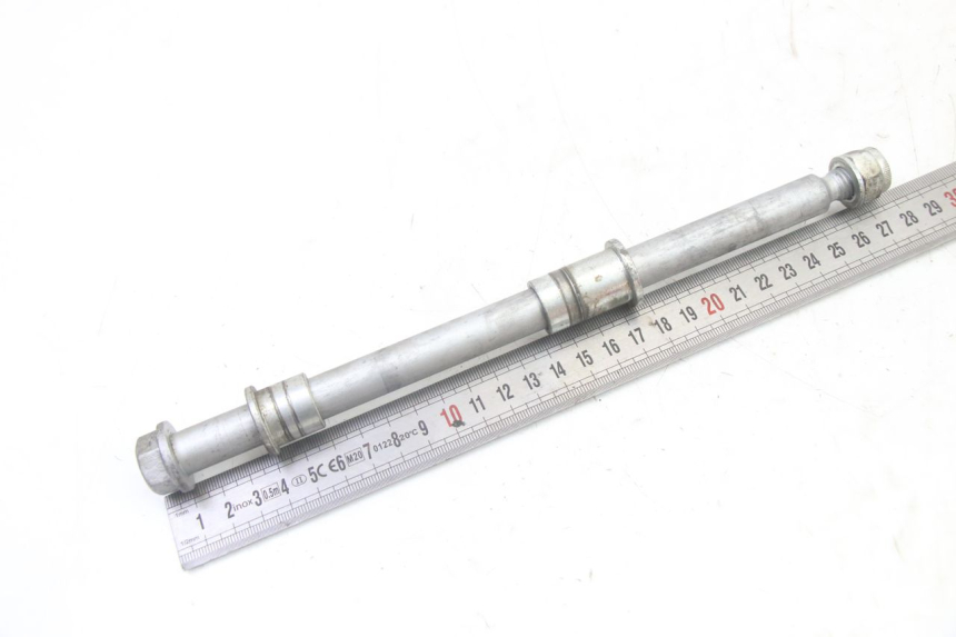 photo de FRONT WHEEL AXLE APRILIA SXR 50 (2021 - 2023) - Zoom on usage condition