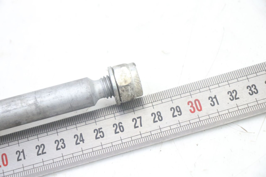 photo de FRONT WHEEL AXLE APRILIA SXR 50 (2021 - 2023) - Alternative perspective