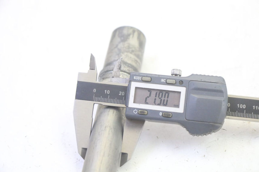 photo de FRONT WHEEL AXLE YAMAHA TDM ABS 900 (2002 - 2014) - Product overview