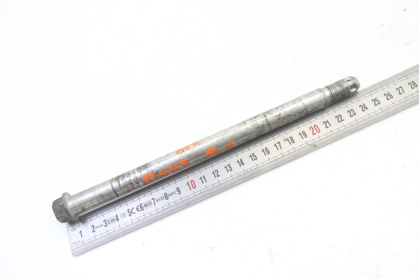 photo de FRONT WHEEL AXLE YAMAHA TDR DELTABOX 125 (1997 - 2003) - Zoom on usage condition