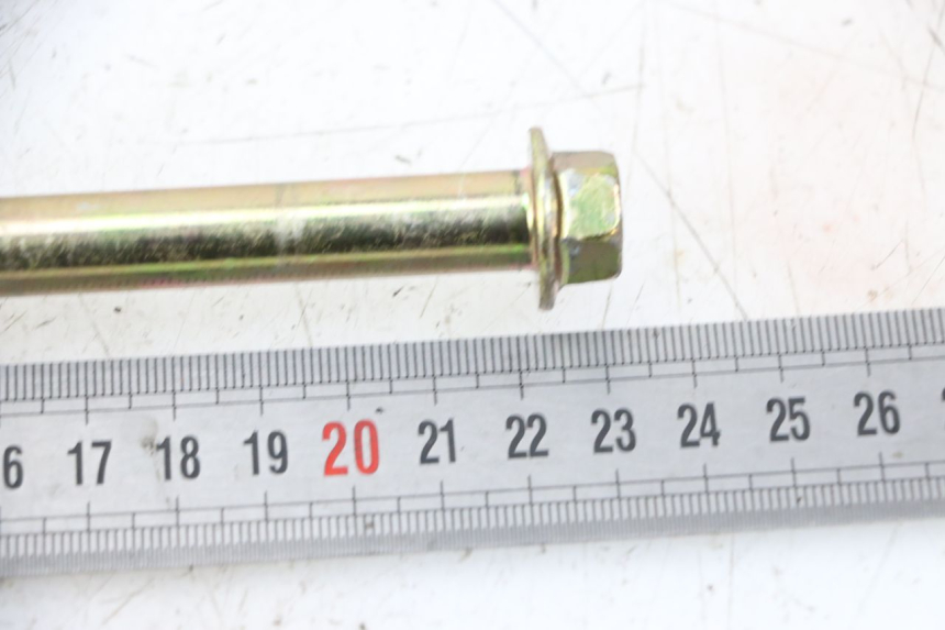 photo de FRONT WHEEL AXLE TNT MOTOR BOSTON 4T 50 (2018 - 2025) - Zoom on usage condition