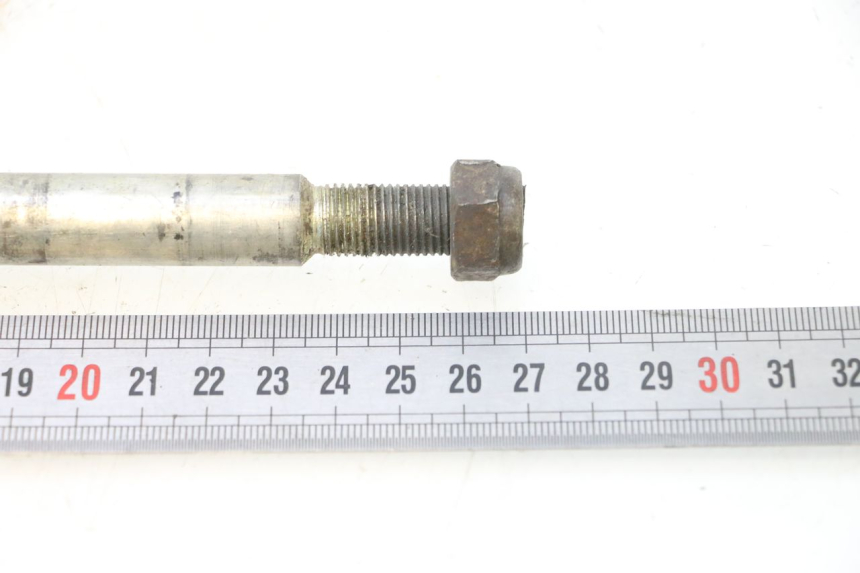 photo de FRONT WHEEL AXLE PEUGEOT TREKKER TKR 50 (2005 - 2014) - Zoom on usage condition