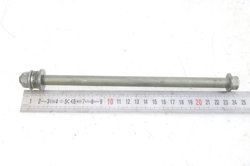 photo de FRONT WHEEL AXLE PEUGEOT TWEET 4T 50 (2014 - 2019) - Zoom on usage condition