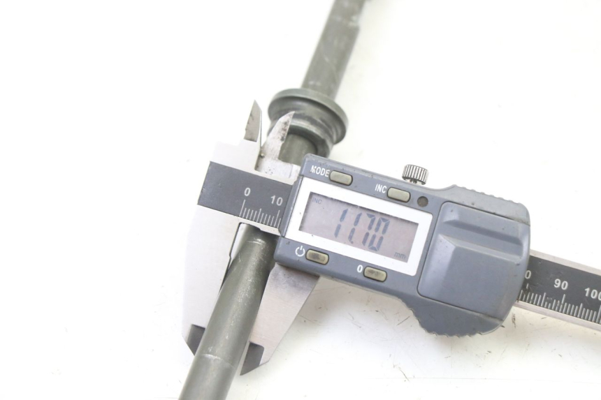 photo de FRONT WHEEL AXLE PEUGEOT TWEET 4T 50 (2014 - 2019) - Technical close-up