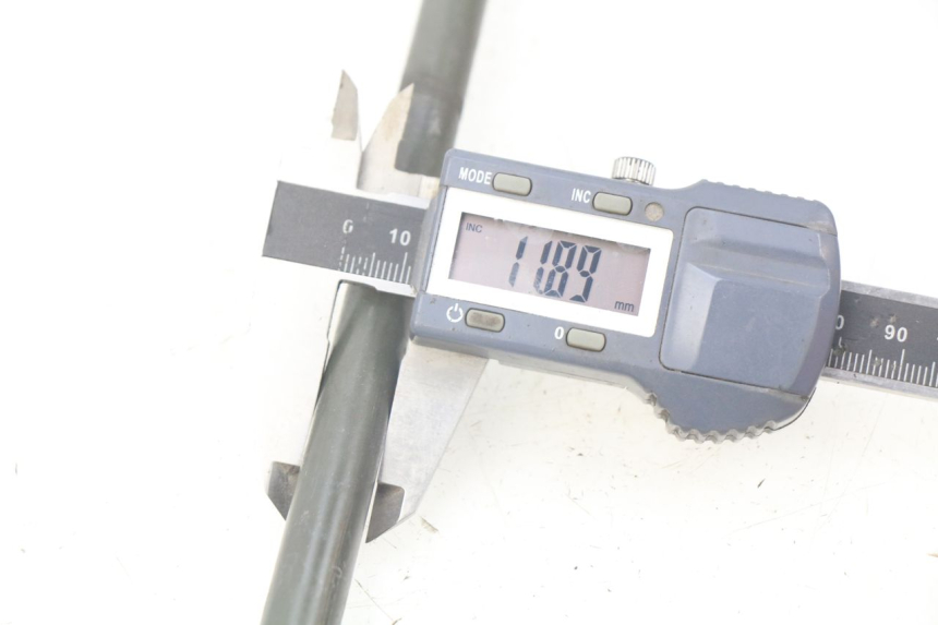 photo de FRONT WHEEL AXLE PEUGEOT TWEET ACTIVE 4T 50 (2018 - 2022) - Alternative perspective