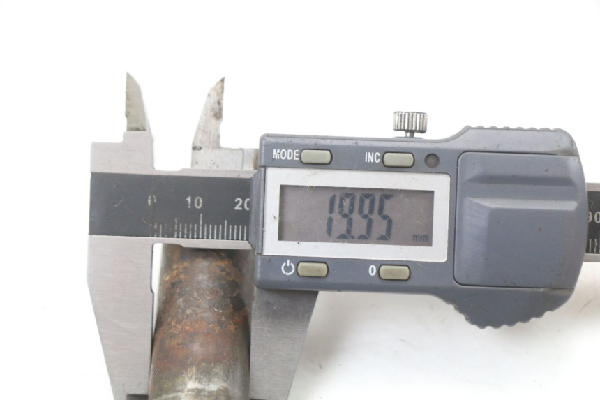 photo de FRONT WHEEL AXLE KEEWAY TX 50 (2008 - 2015) - Zoom on usage condition