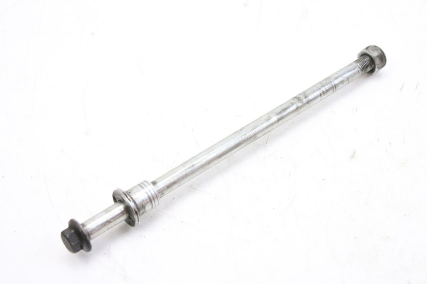 photo de FRONT WHEEL AXLE SUZUKI UH BURGMAN 125 (2002 - 2006) - Zoom on usage condition