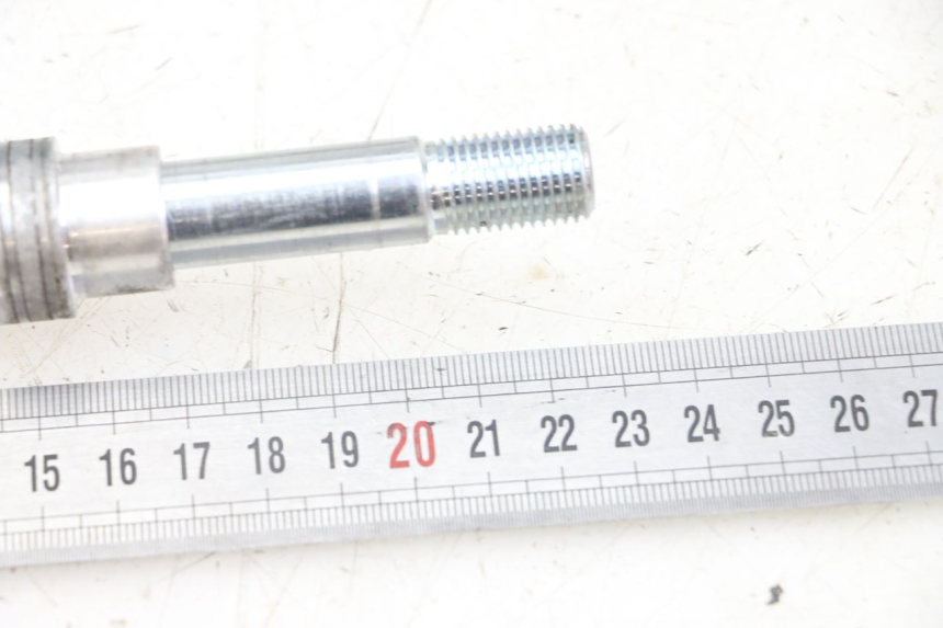 photo de FRONT WHEEL AXLE VENT DERAPAGE 50 (2018 - 2023) - Zoom on usage condition