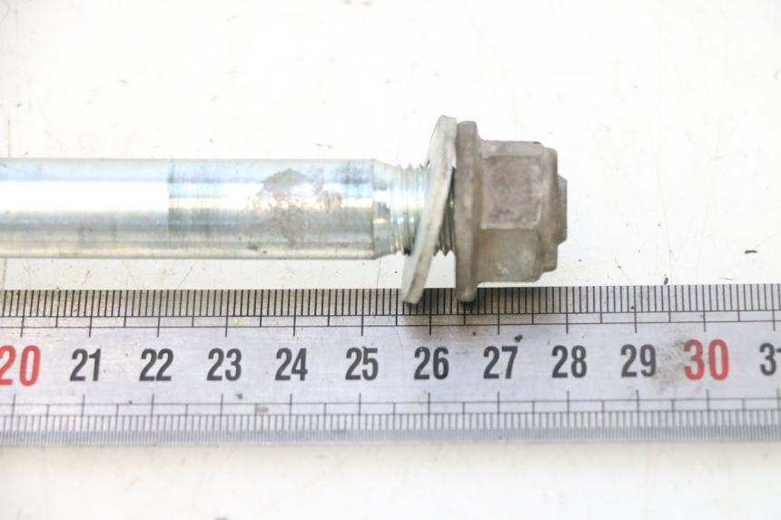 photo de FRONT WHEEL AXLE PEUGEOT VIVACITY NEW 2T 50 (2008 - 2017) - Zoom on usage condition