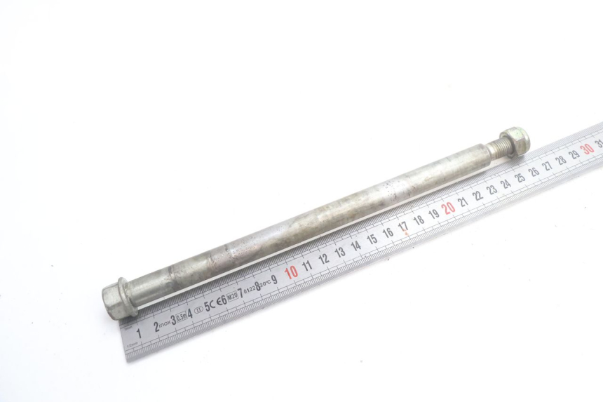 photo de FRONT WHEEL AXLE PEUGEOT VIVACITY 50 (2004 - 2009) - Zoom on usage condition