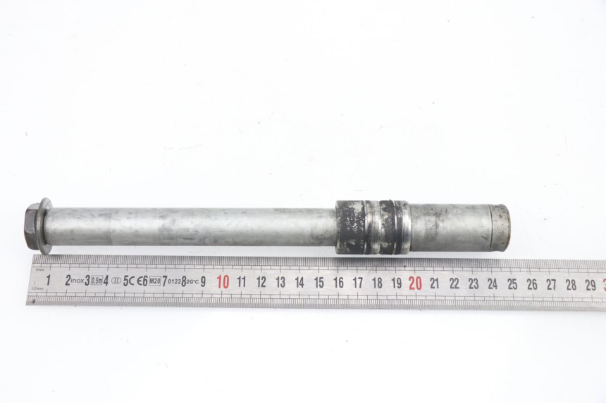 photo de FRONT WHEEL AXLE HONDA VTR F FIRESTORM 1000 (1997 - 2001) - Technical close-up