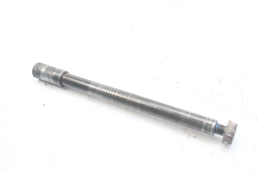 photo de FRONT WHEEL AXLE KYMCO X-CITING XCITING 400 (2014 - 2018) - Technical close-up