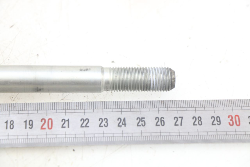 photo de FRONT WHEEL AXLE YAMAHA X-CITY XCITY 125 (2007 - 2013) - Alternative perspective