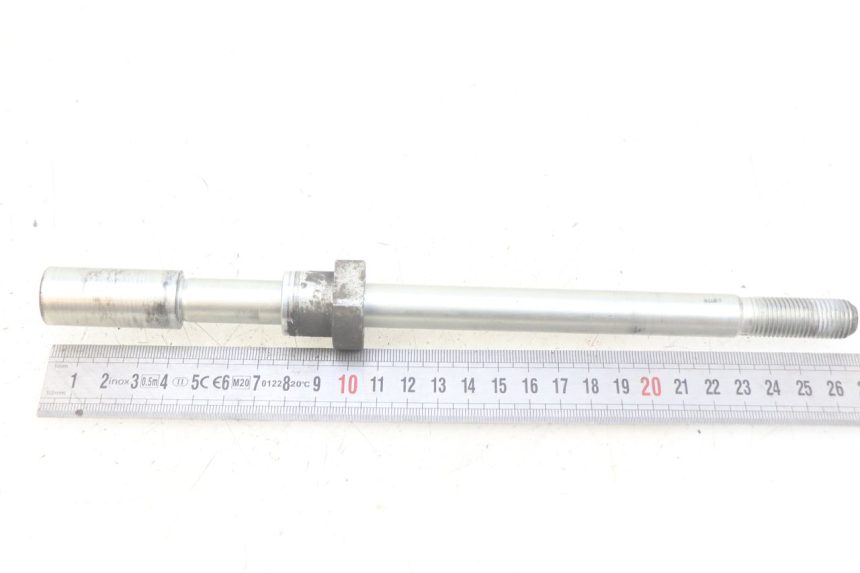 photo de FRONT WHEEL AXLE YAMAHA X-CITY XCITY 125 (2007 - 2013) - Technical close-up