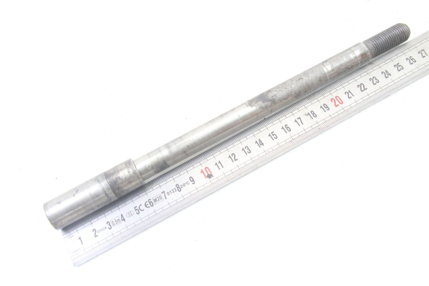 photo de FRONT WHEEL AXLE YAMAHA X-MAX XMAX 125 (2010 - 2013) - Zoom on usage condition