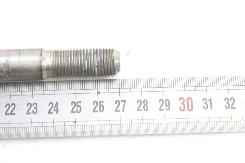photo de FRONT WHEEL AXLE YAMAHA X-MAX XMAX 125 (2010 - 2013) - Alternative perspective