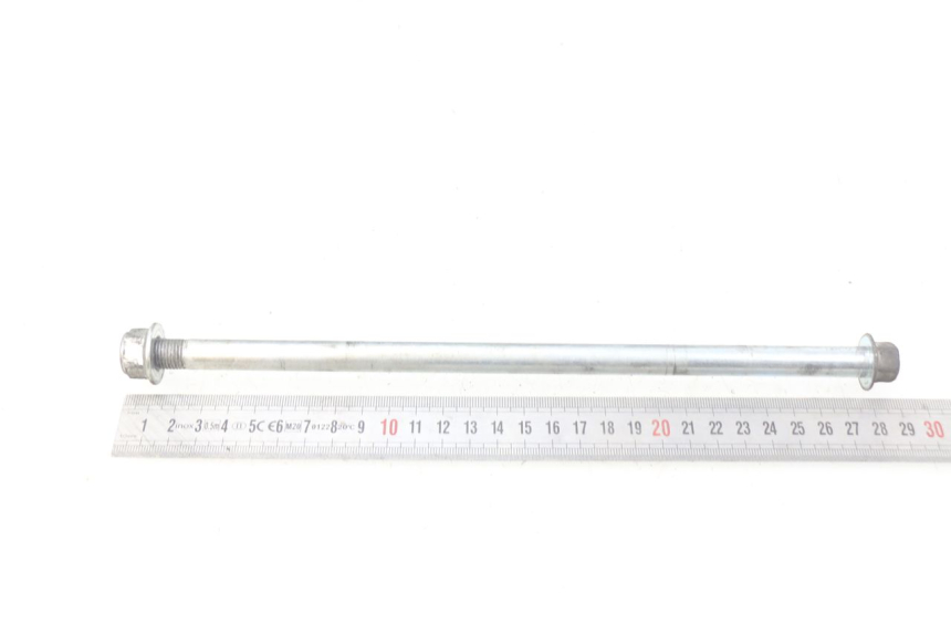 photo de FRONT WHEEL AXLE TGB X-MOTION XMOTION 125 (2008 - 2014) - Zoom on usage condition