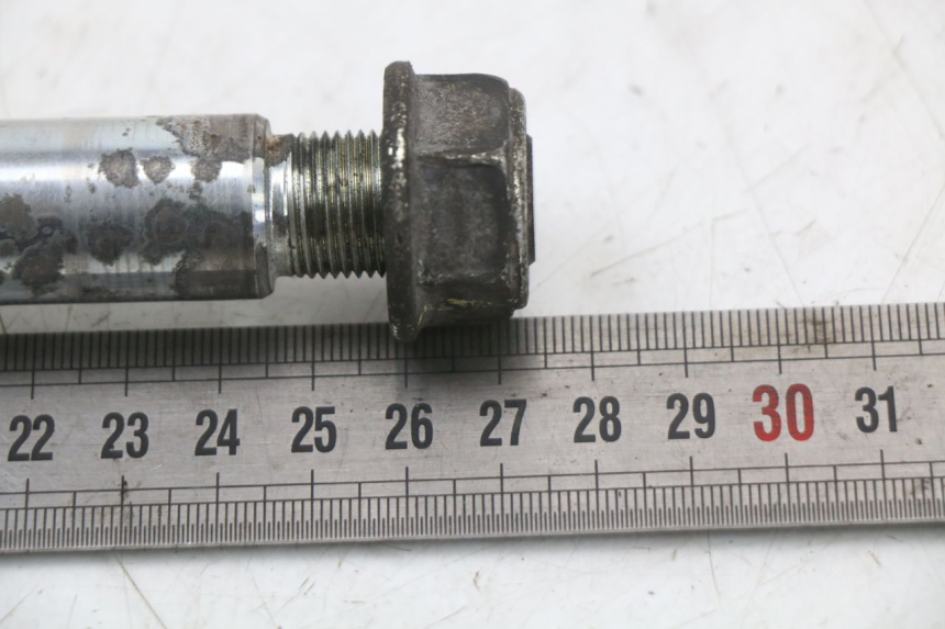 photo de FRONT WHEEL AXLE PIAGGIO X10 125 (2012 - 2017) - Zoom on usage condition